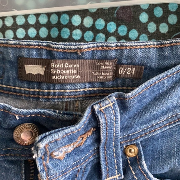 Levi’s blue low rise skinny jeans - Picture 2 of 4